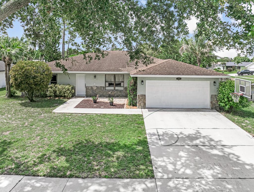 100 Greenwood Court, Royal Palm Beach FL 33411 photo 2