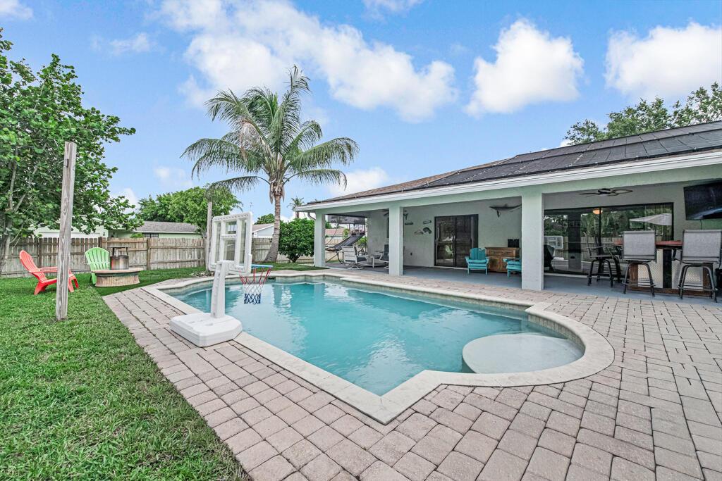 100 Greenwood Court, Royal Palm Beach FL 33411 photo 5