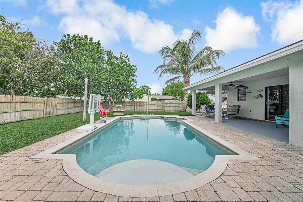 100 Greenwood Court, Royal Palm Beach FL 33411 photo 4
