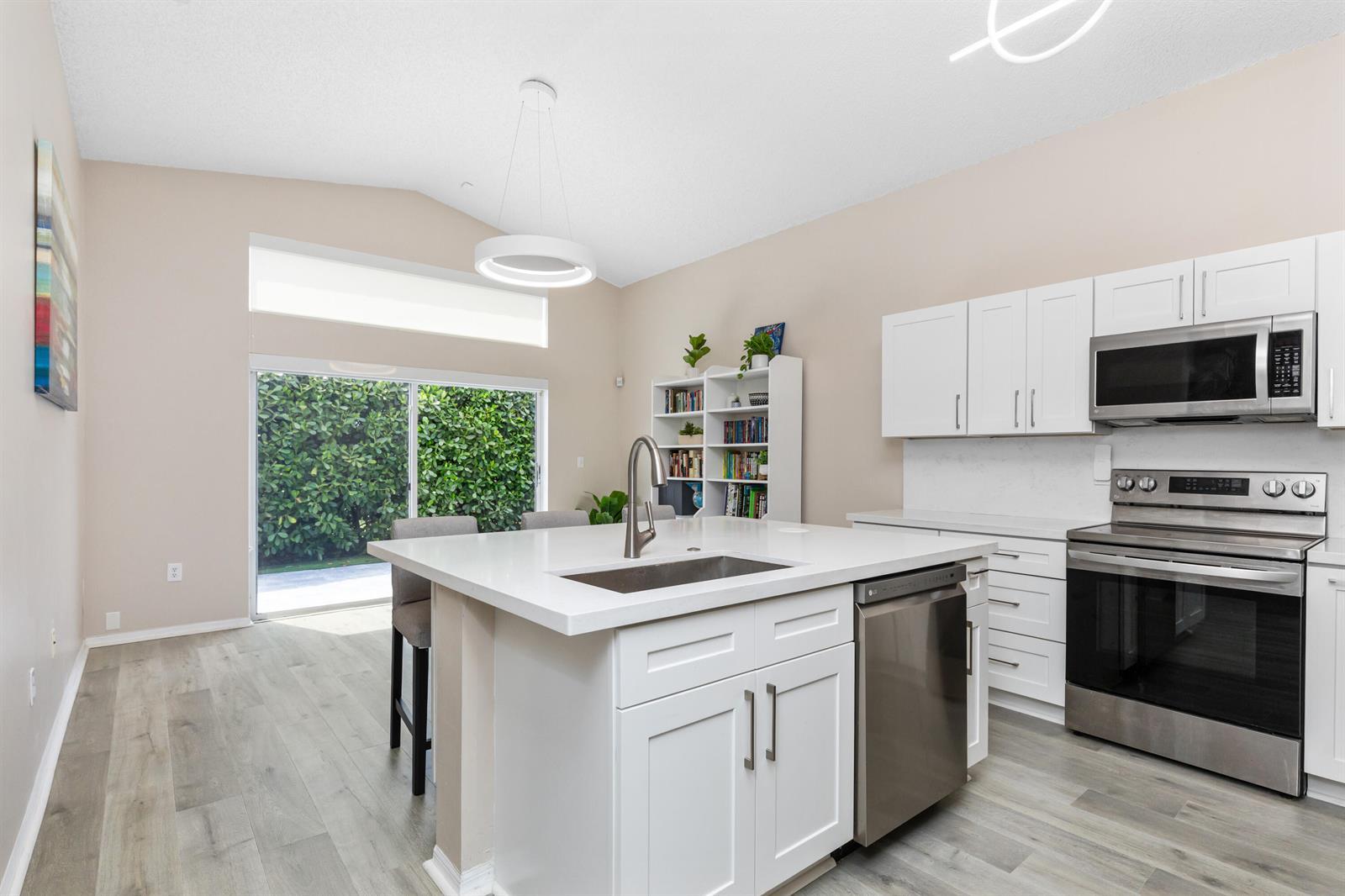 5349 NW 117th Avenue, Coral Springs FL 33076 photo 3