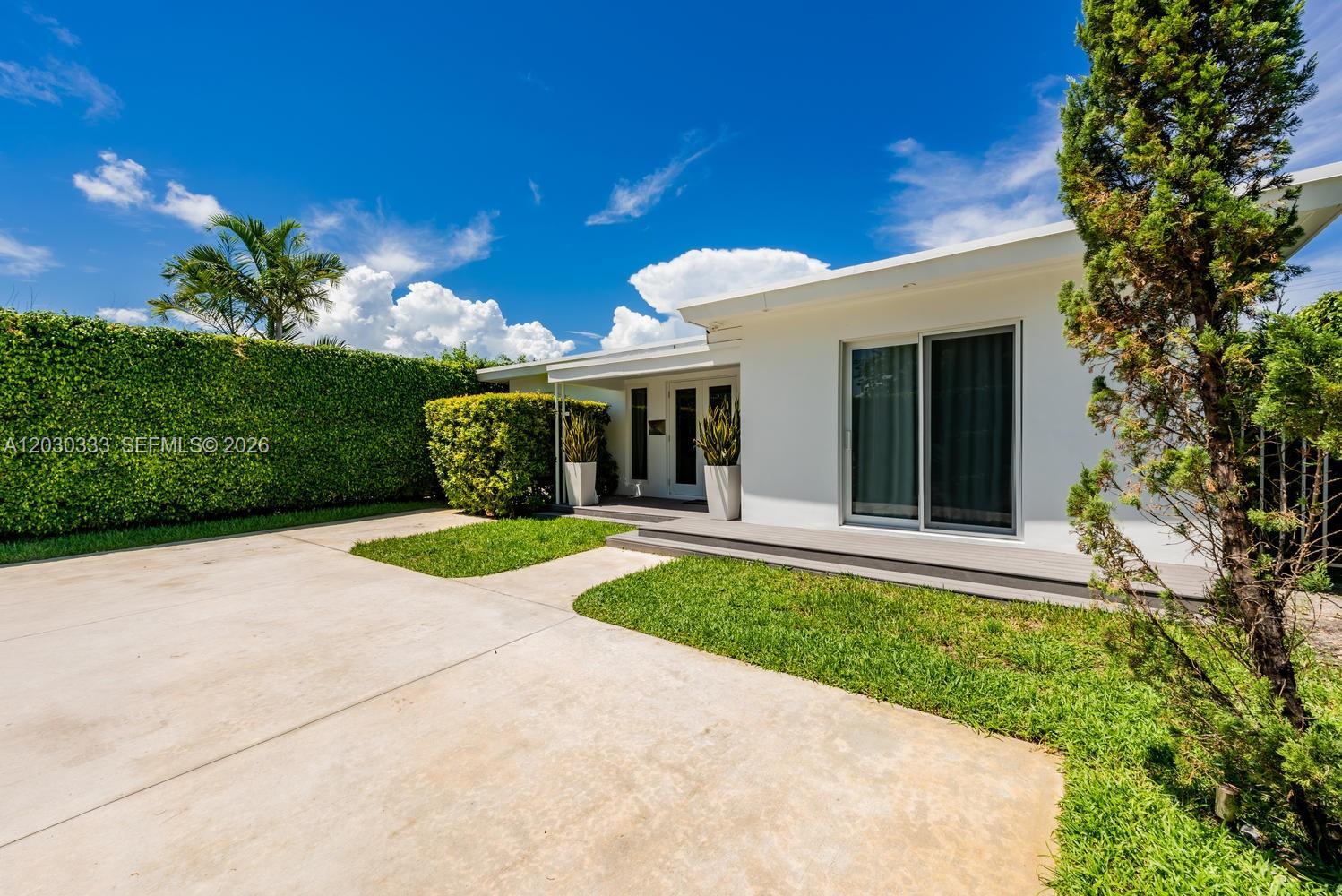 575 W 50th St, Miami Beach FL 33140 photo 4