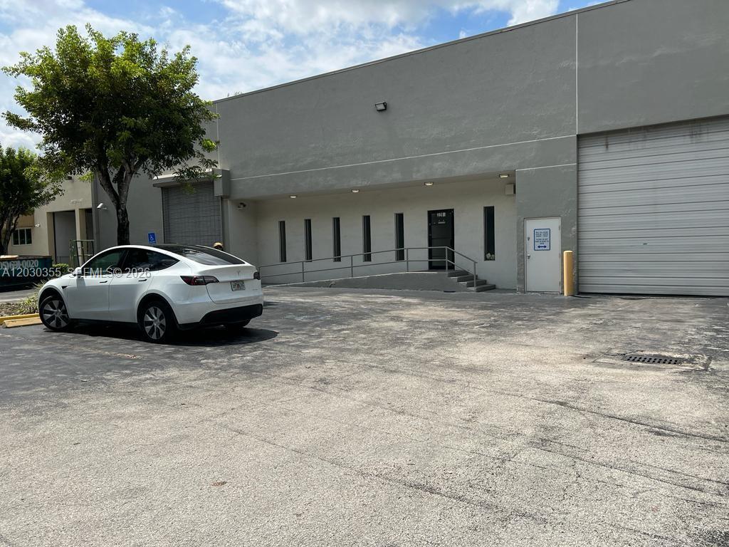 2281 NW 95th Ave, Doral FL 33172 photo 3