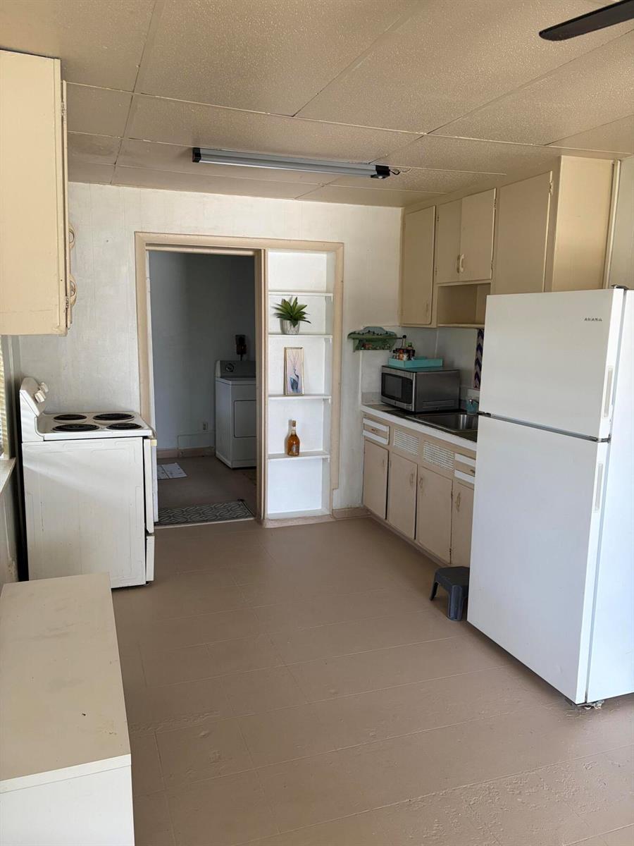 198 SE 4th Street, Delray Beach FL 33483 photo 2