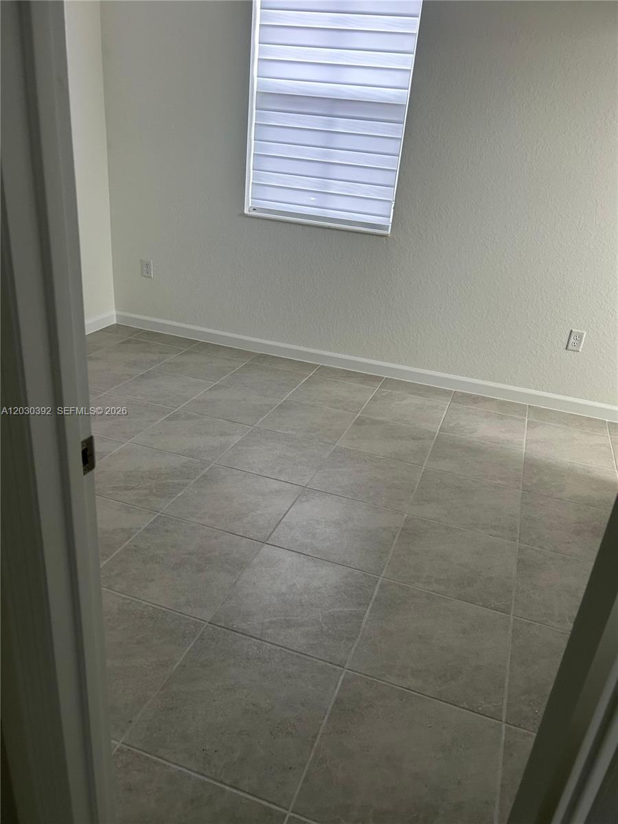 2582 SE 29th St, Homestead FL 33035 photo 2
