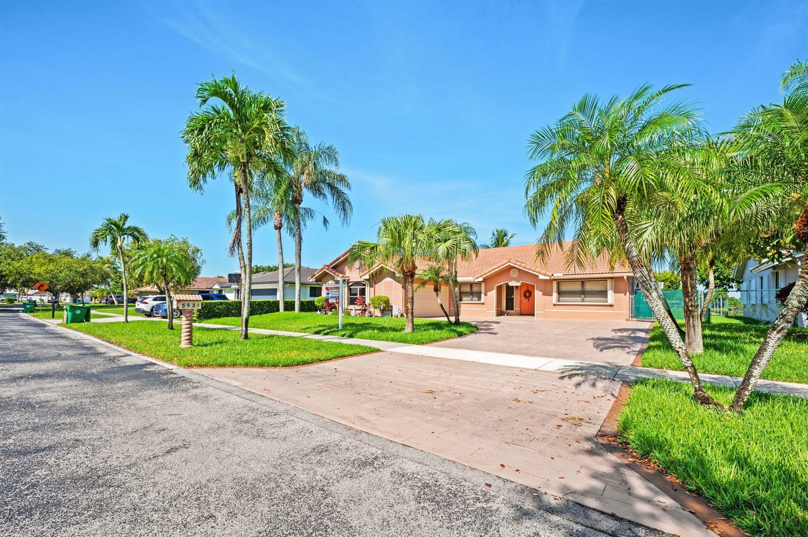 5531 Hawkes Bluff Avenue, Davie FL 33331 photo 2
