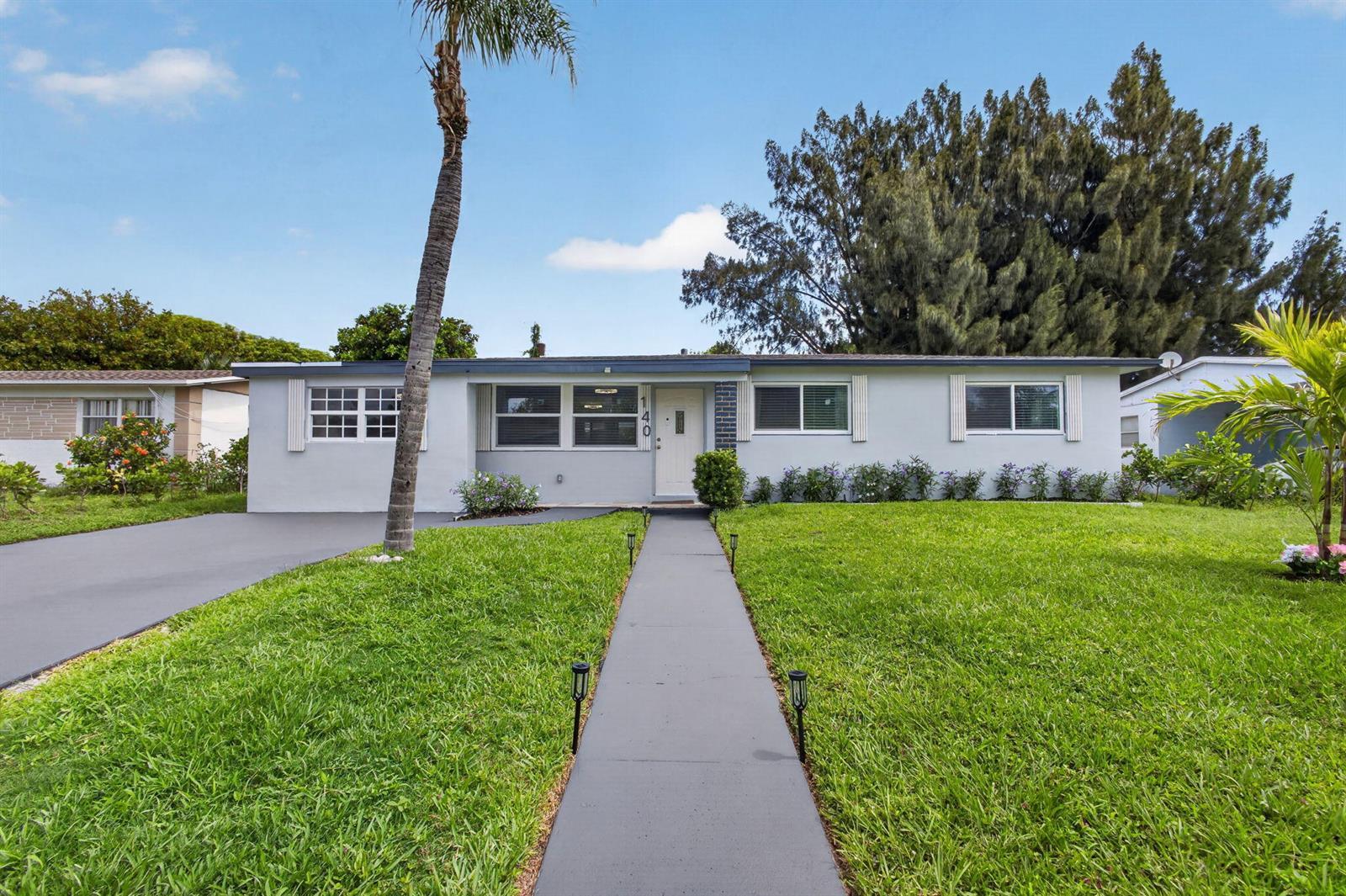 140 W 31st Court, Riviera Beach FL 33404 photo 2