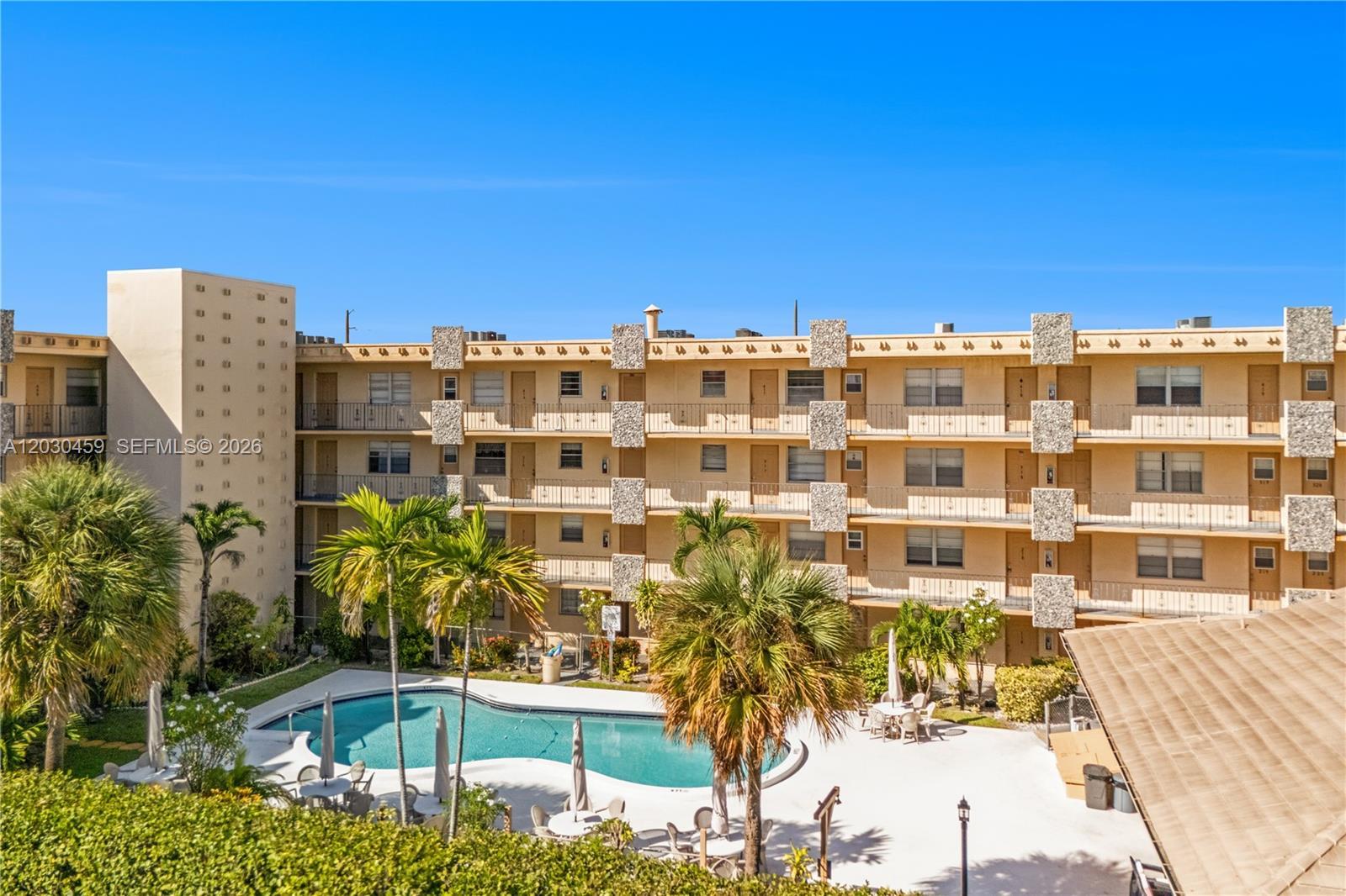2145 Pierce St # 305, Hollywood FL 33020