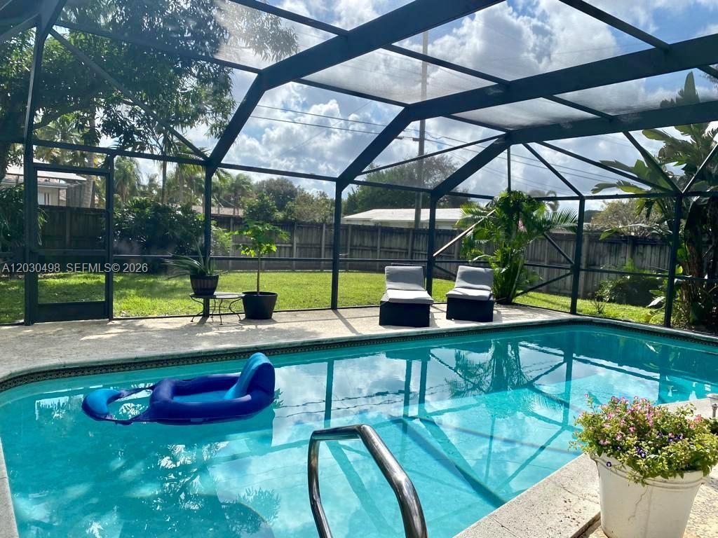 4116 Taft St, Hollywood FL 33021 photo 2