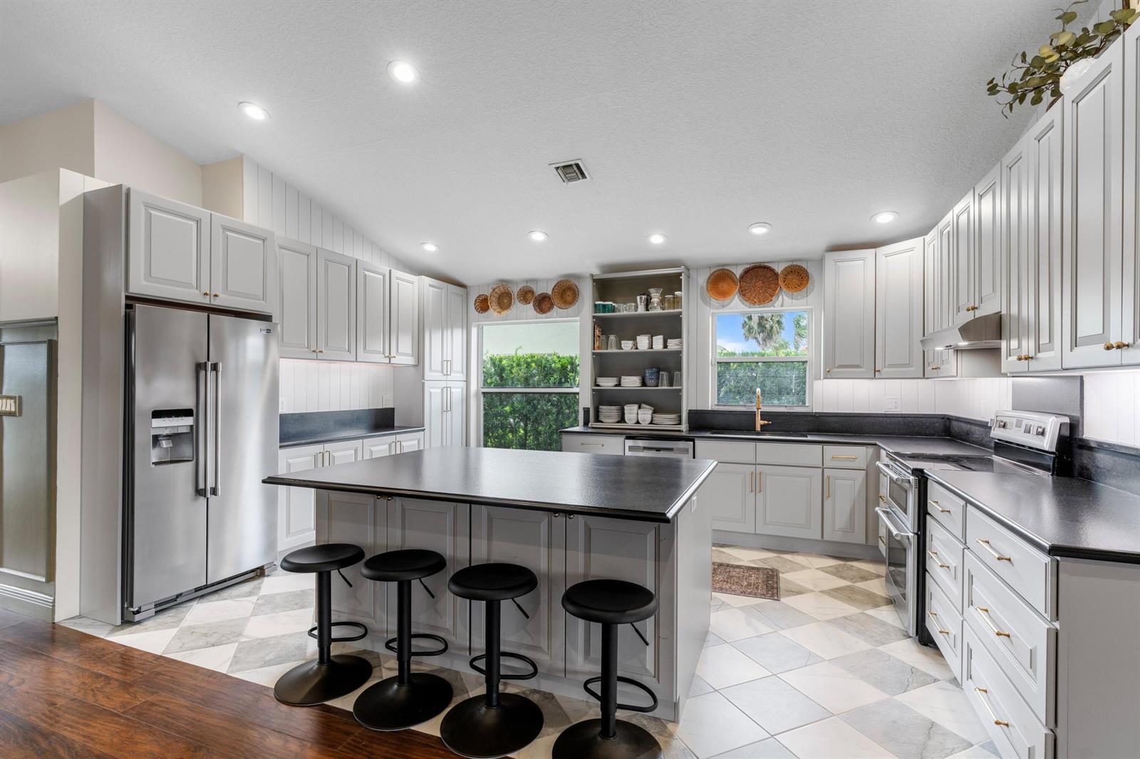 182 Saratoga Boulevard E, Royal Palm Beach FL 33411 photo 2