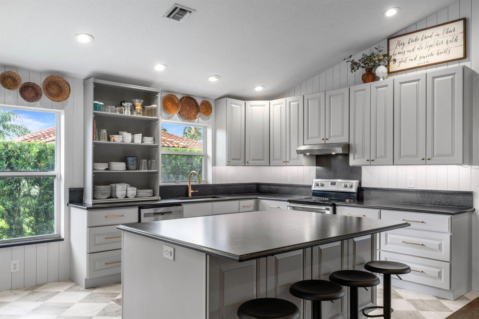 182 Saratoga Boulevard E, Royal Palm Beach FL 33411 photo 3
