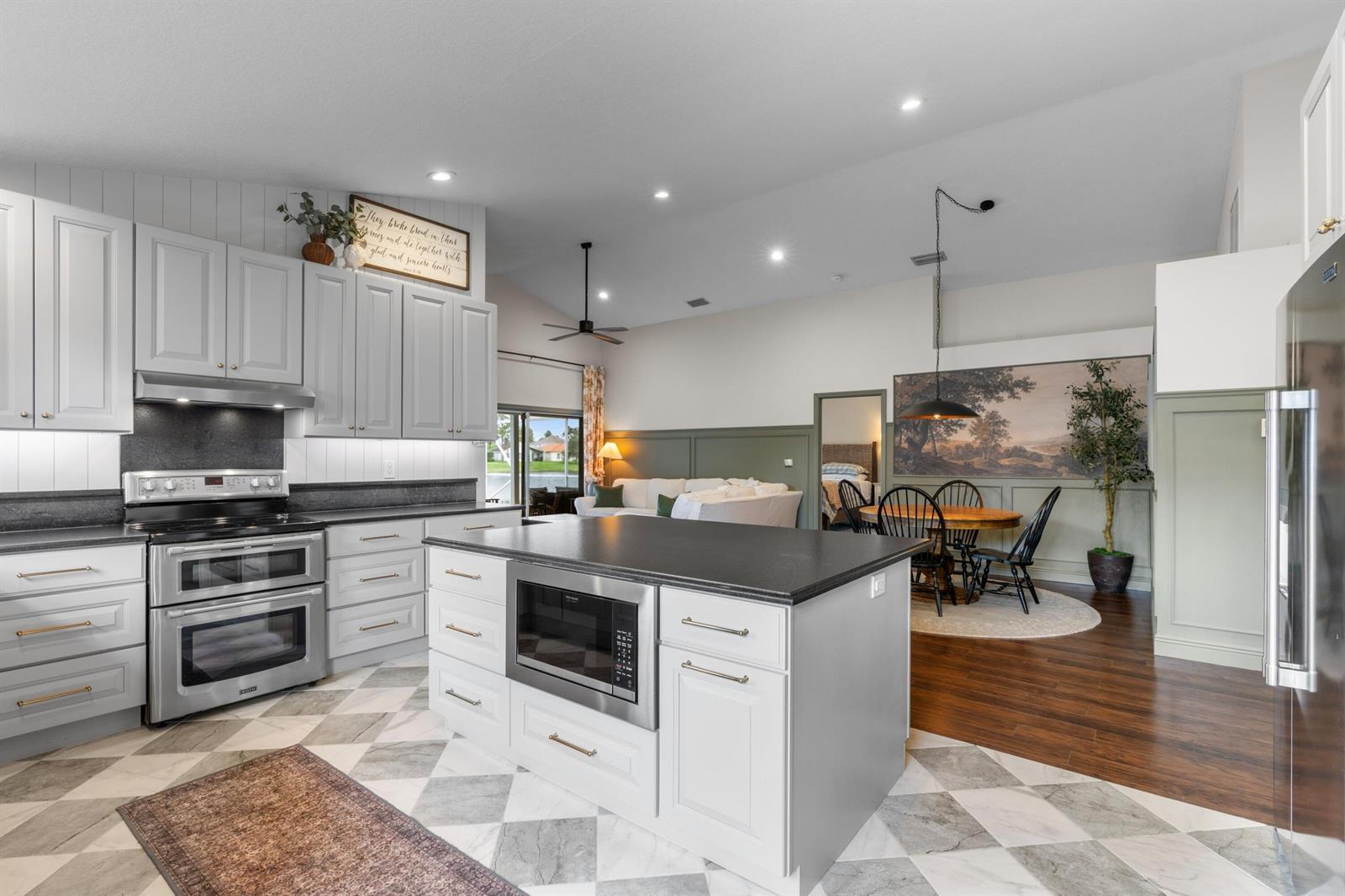182 Saratoga Boulevard E, Royal Palm Beach FL 33411 photo 5