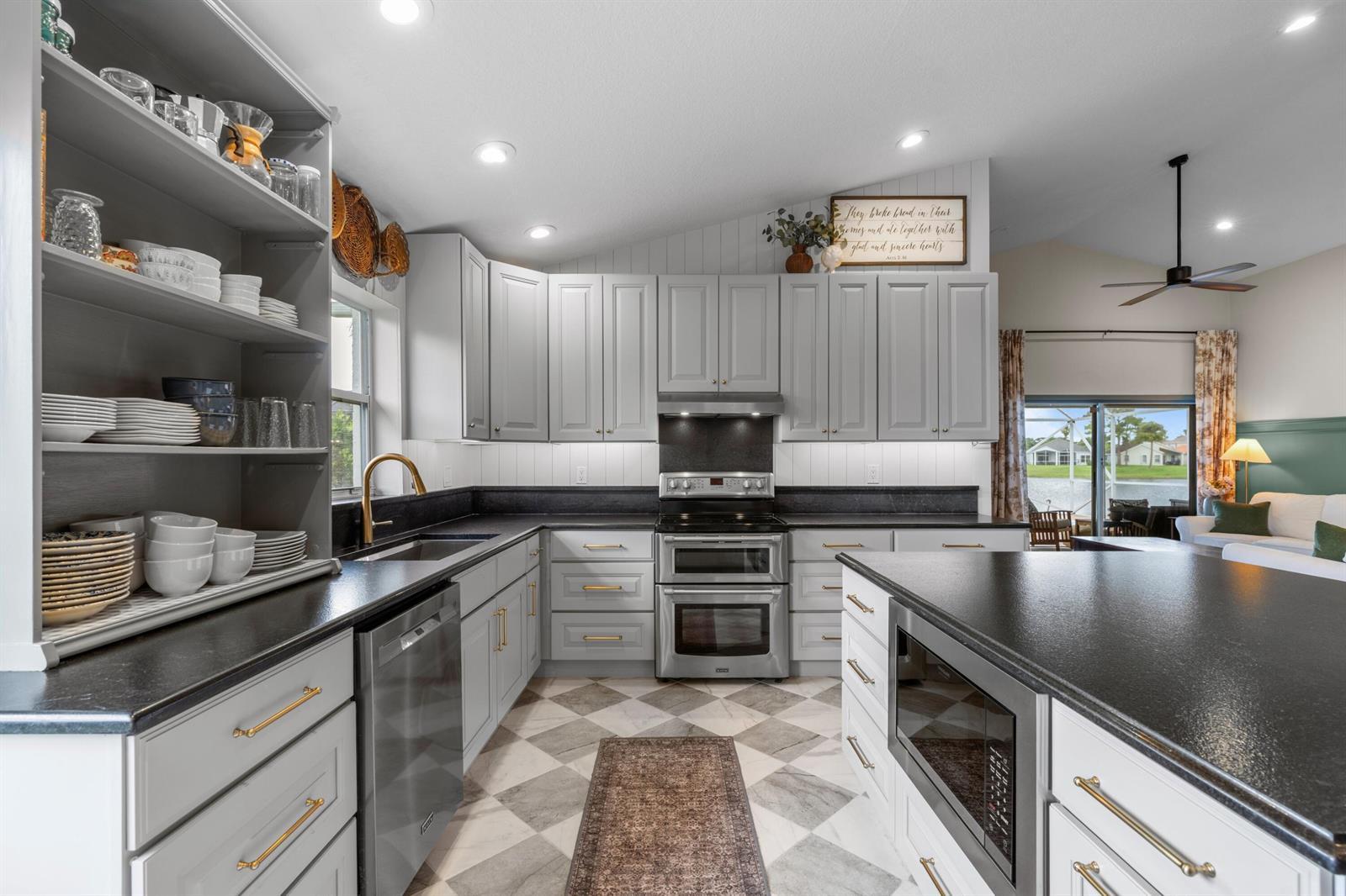 182 Saratoga Boulevard E, Royal Palm Beach FL 33411 photo 4