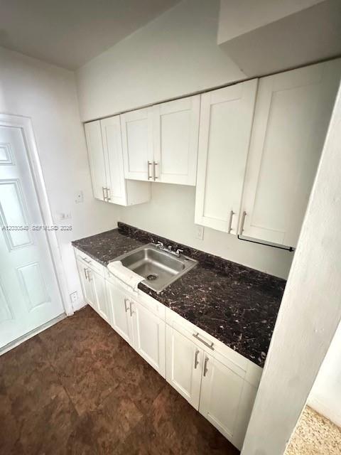 North Miami Beach, FL 33160 photo 5