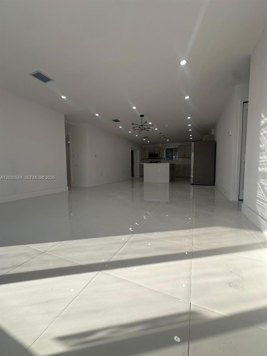 2041 NW 190th Ter, Miami Gardens FL 33056 photo 2