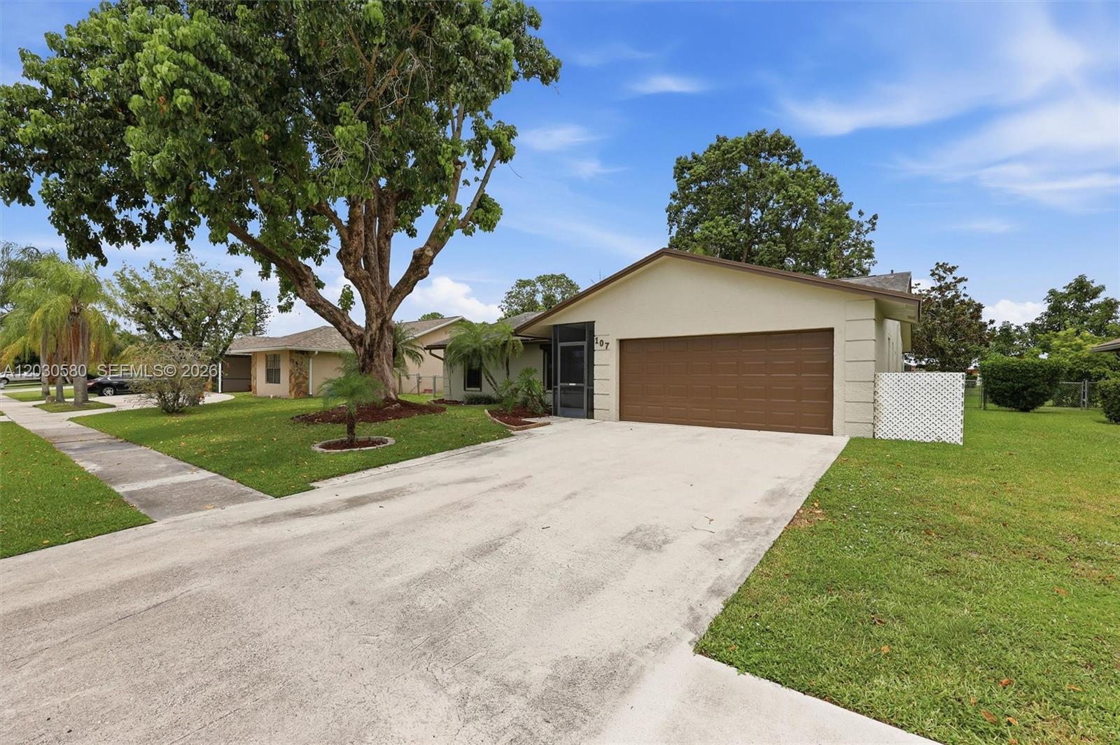 107 Starling Ave, Royal Palm Beach FL 33411 photo 2