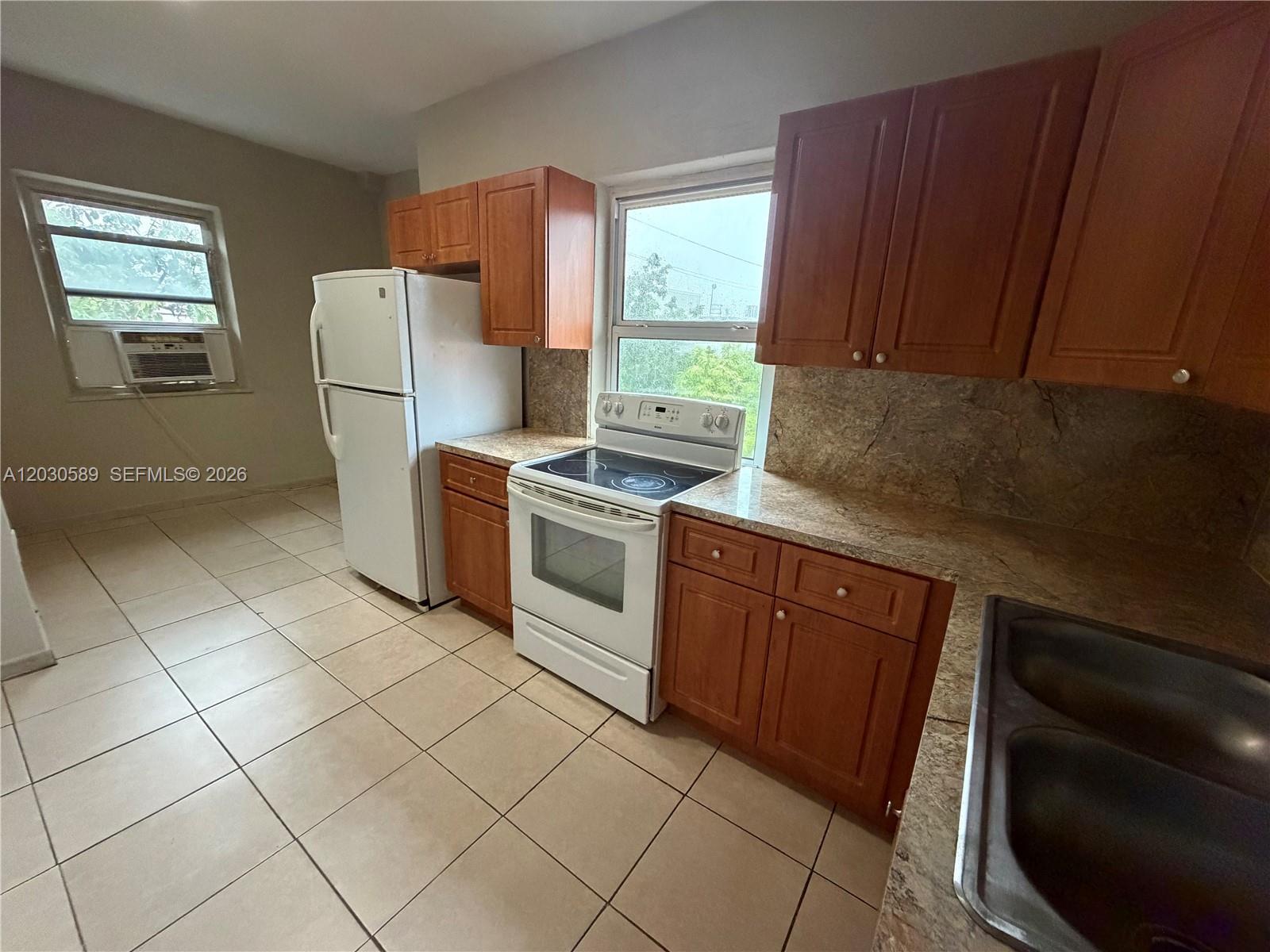 1422 NW 26th Ave, Miami FL 33125 photo 2
