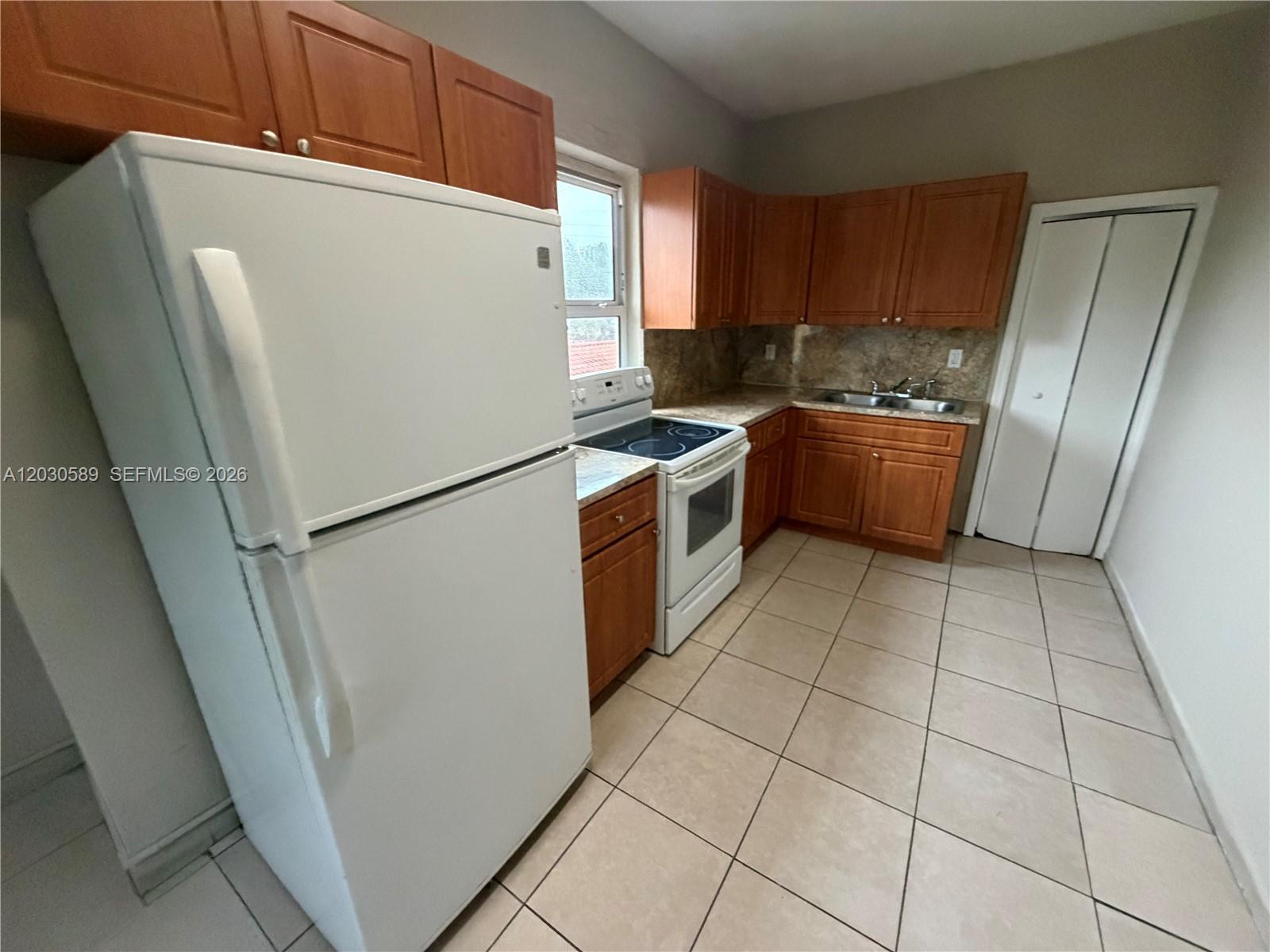 1422 NW 26th Ave, Miami FL 33125 photo 4