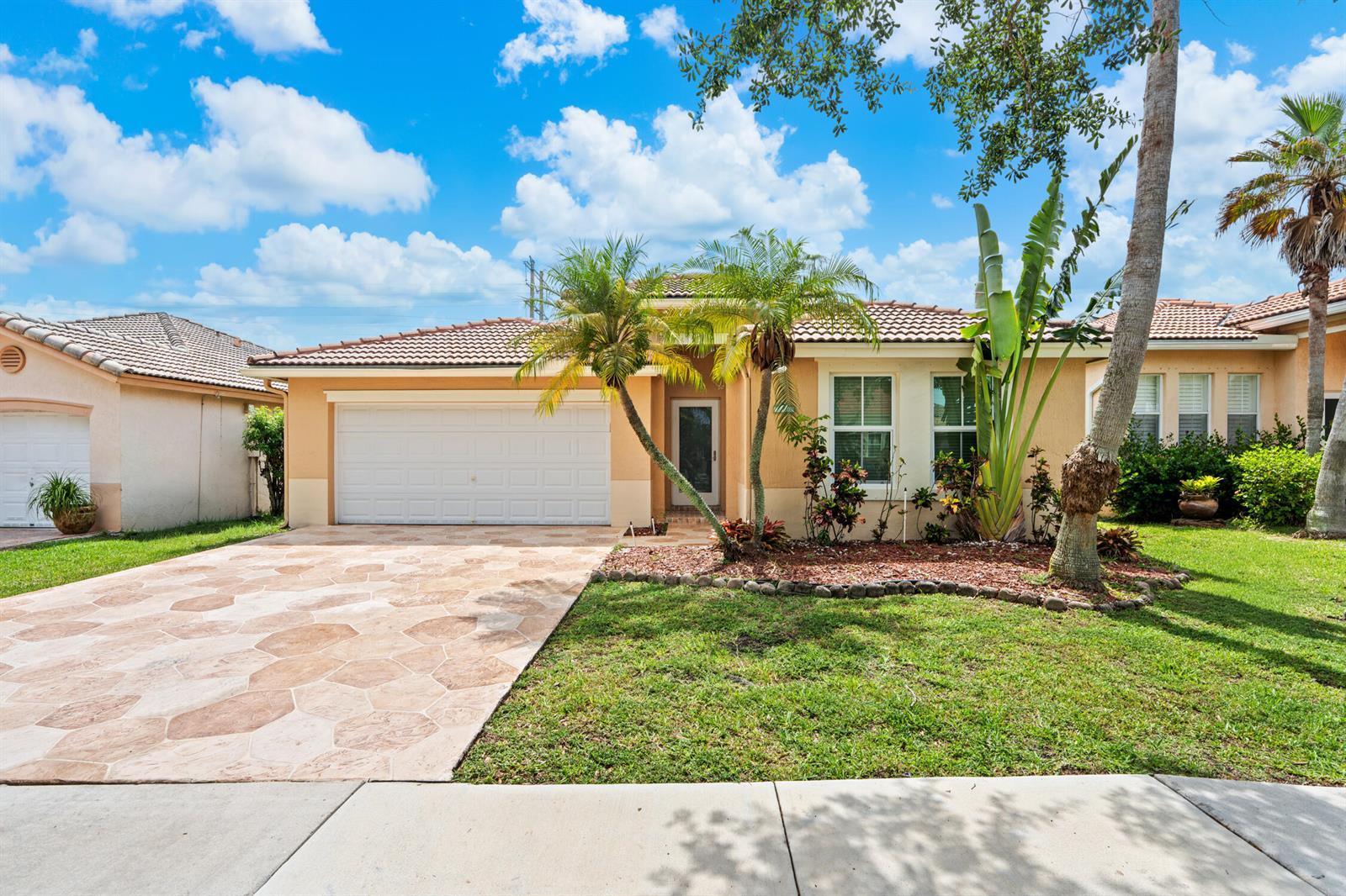 376 E Royal Cove Circle, Davie FL 33325 photo 3