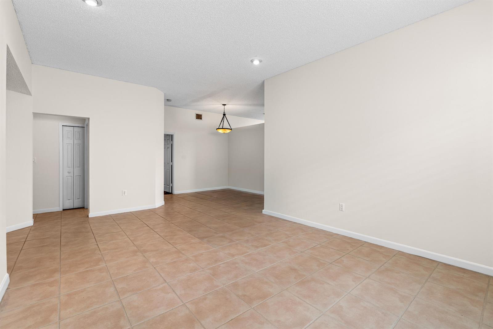 376 E Royal Cove Circle, Davie FL 33325 photo 5