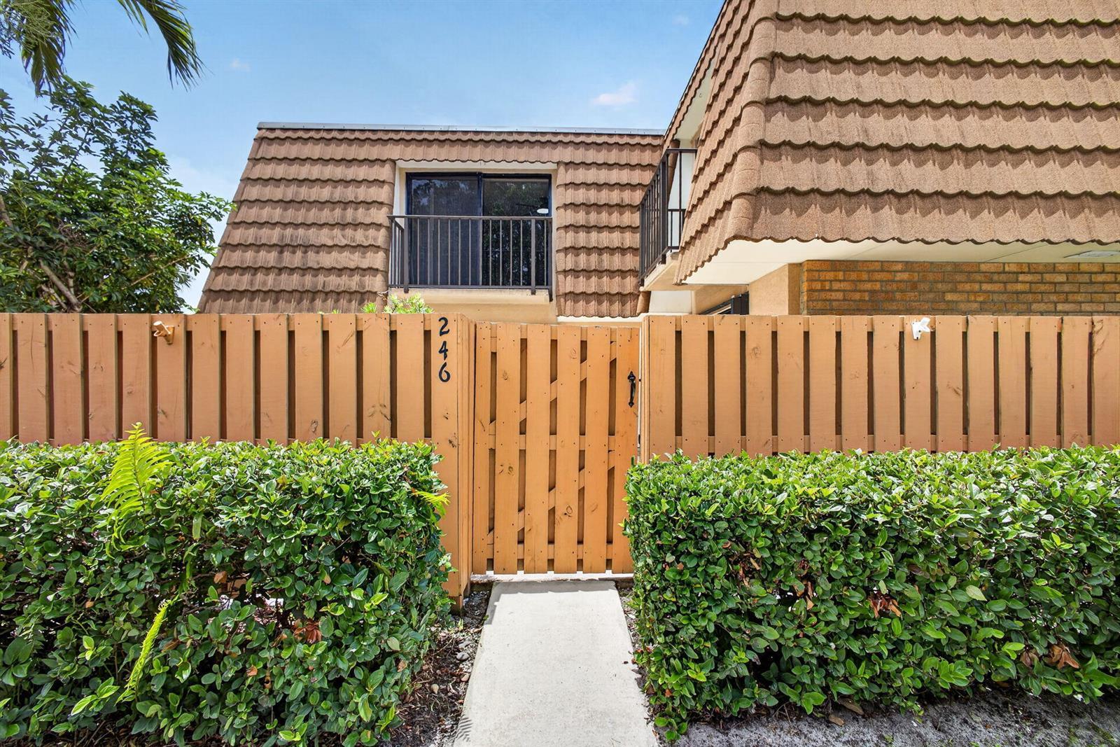 246 Charter Way, West Palm Beach FL 33407 photo 2