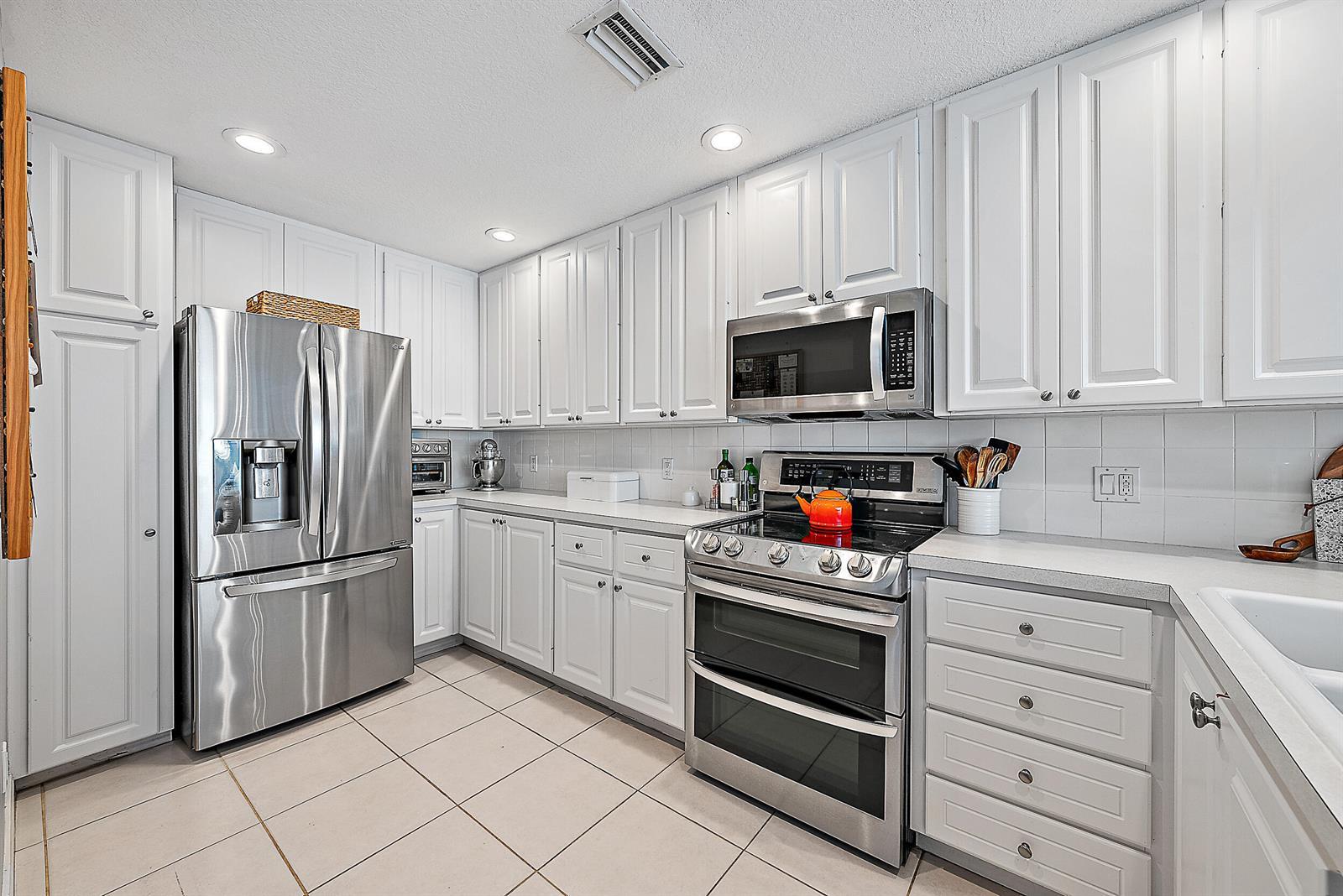 107 Rivinia Drive, Jupiter FL 33458 photo 4