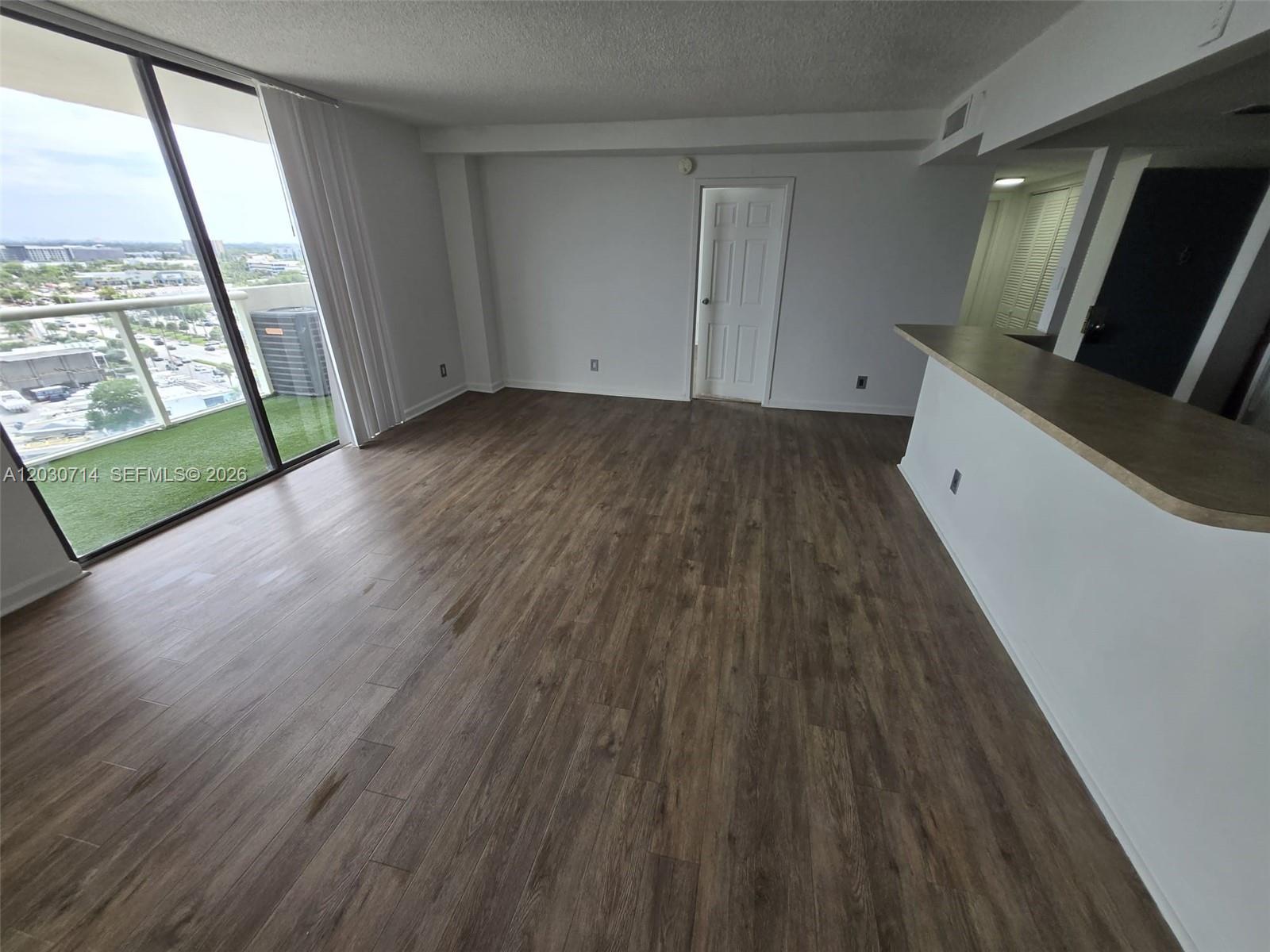 North Miami, FL 33181 photo 2