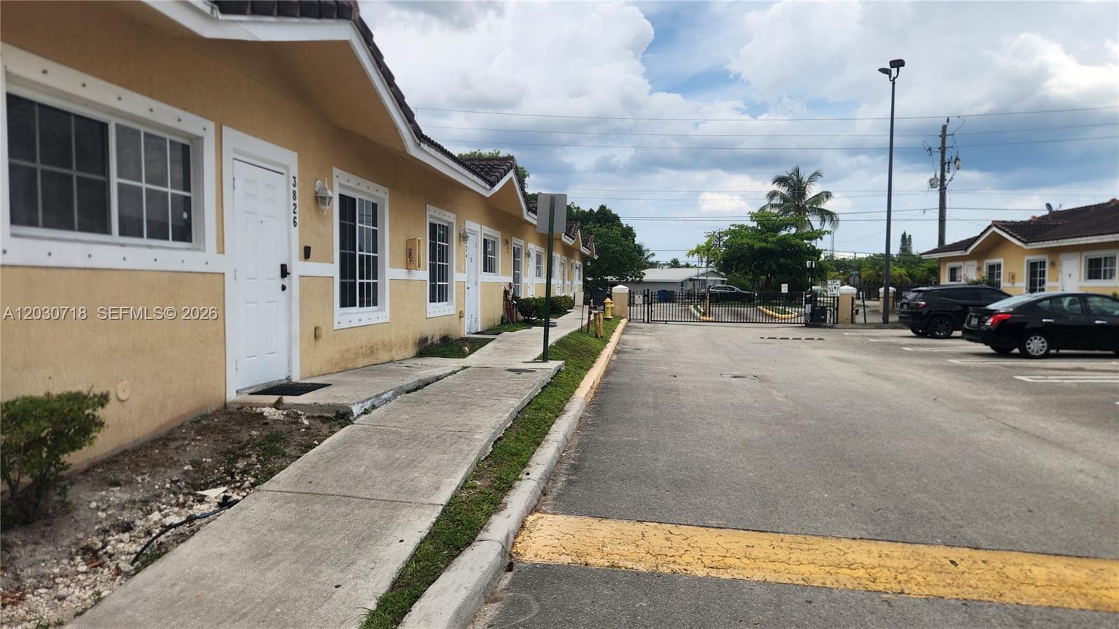 3826 SW 48th Ave # 3826, Hollywood FL 33023 photo 2