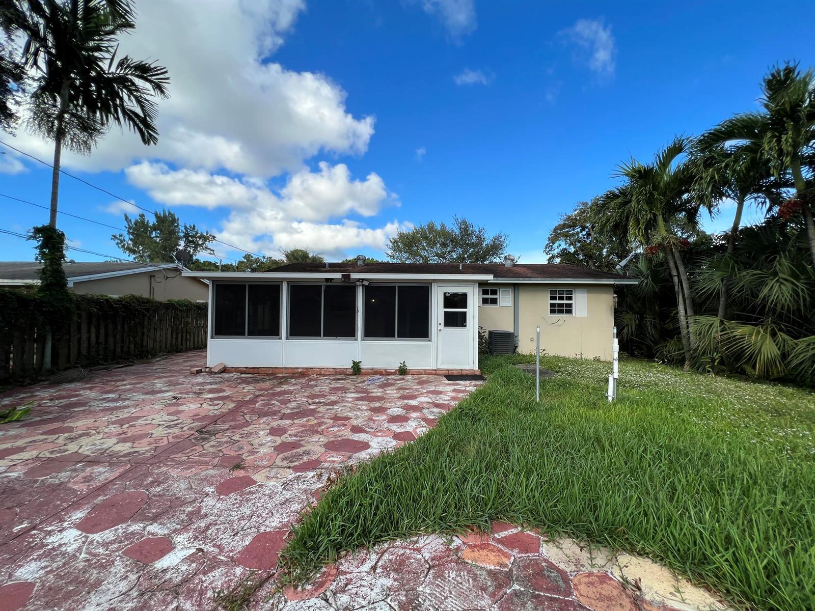 2448 SW 42nd Terrace, Fort Lauderdale FL 33317 photo 2