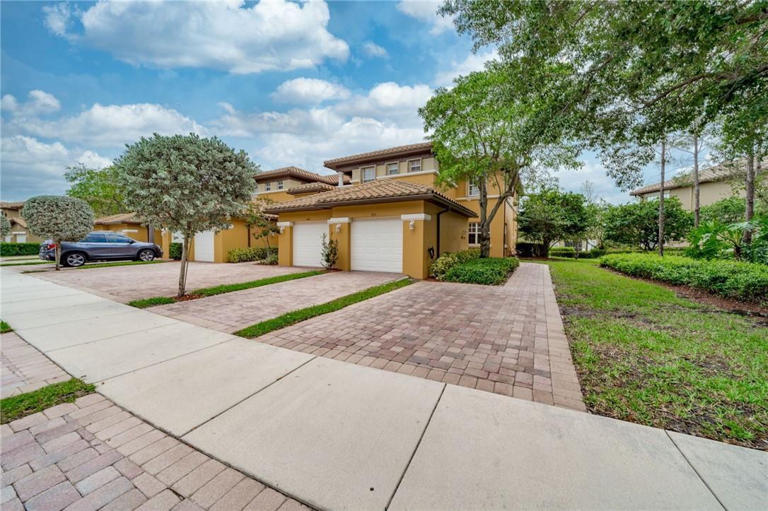 8012 NW 128th Lane, Parkland FL 33076 photo 2