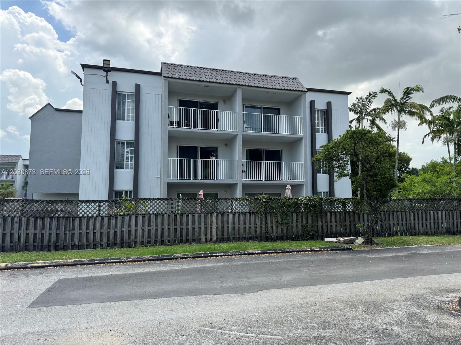 5201 Geneva Way # 308, Doral FL 33166