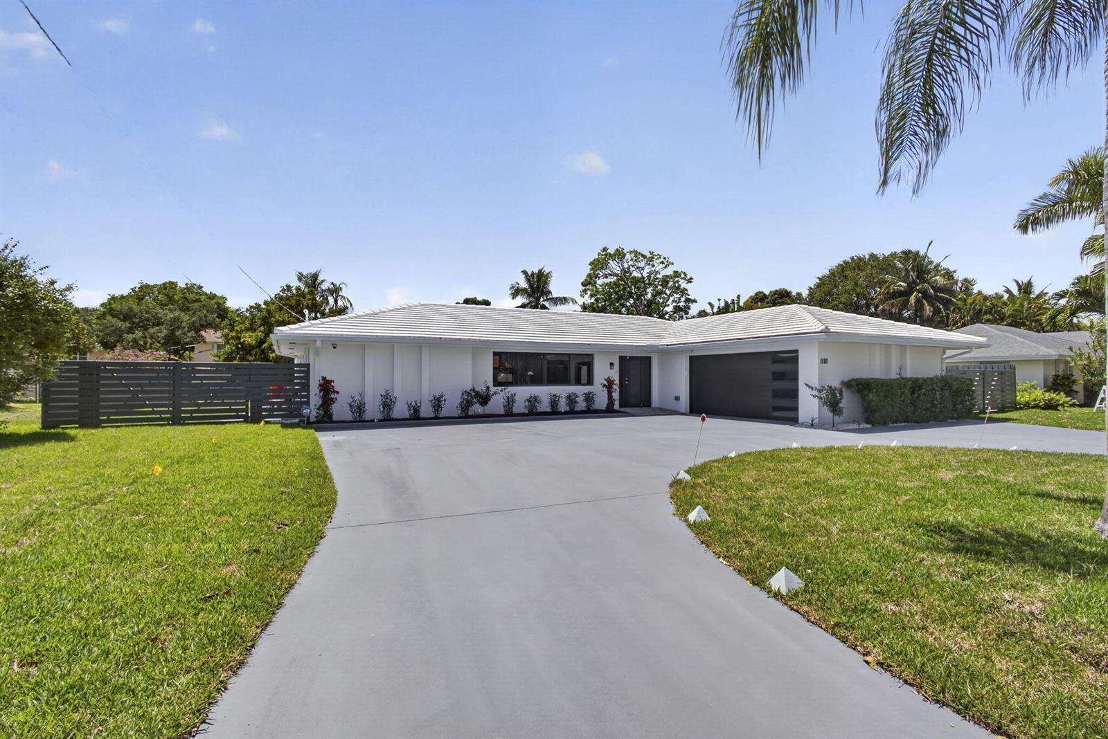 8111 W Lake Drive, Lake Clarke Shores FL 33406 photo 2