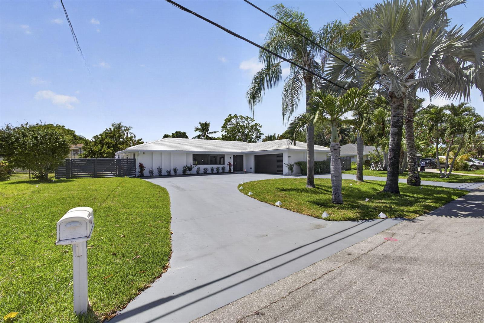 8111 W Lake Drive, Lake Clarke Shores FL 33406 photo 3