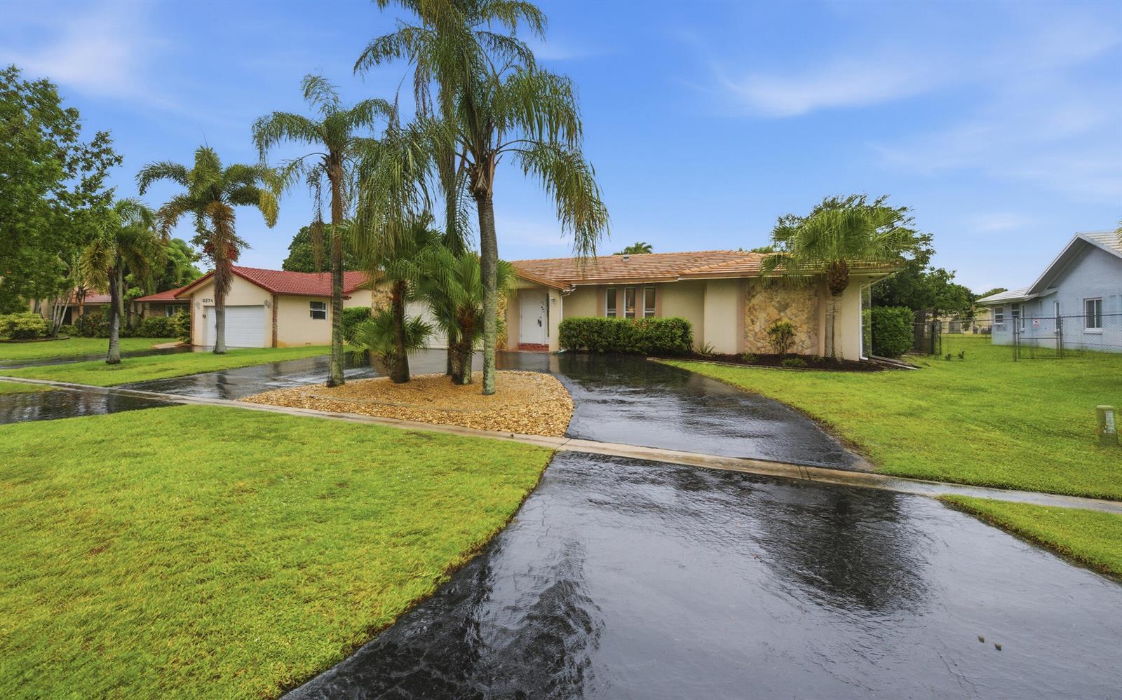 8386 Shadow Wood Boulevard, Coral Springs FL 33071 photo 3
