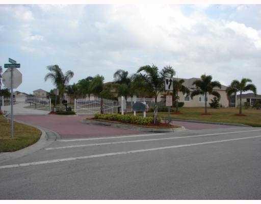 552 SW Calamondin Way Way SW, Vero Beach FL 32968 photo 2