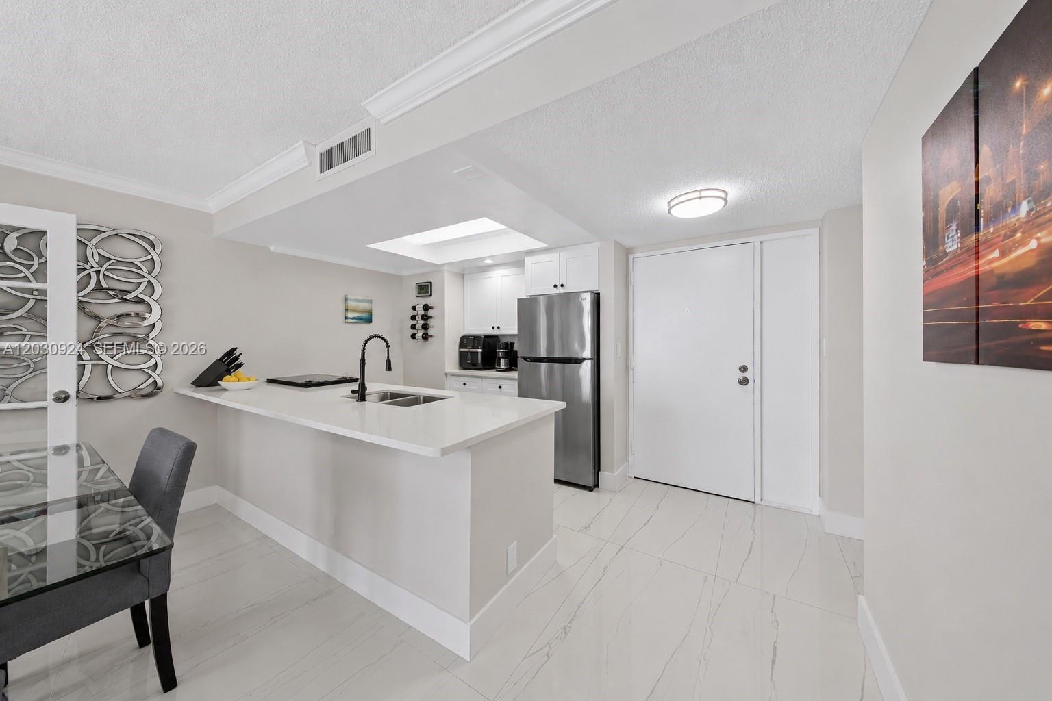 7601 E Treasure Dr # 1710, North Bay Village FL 33141 photo 4