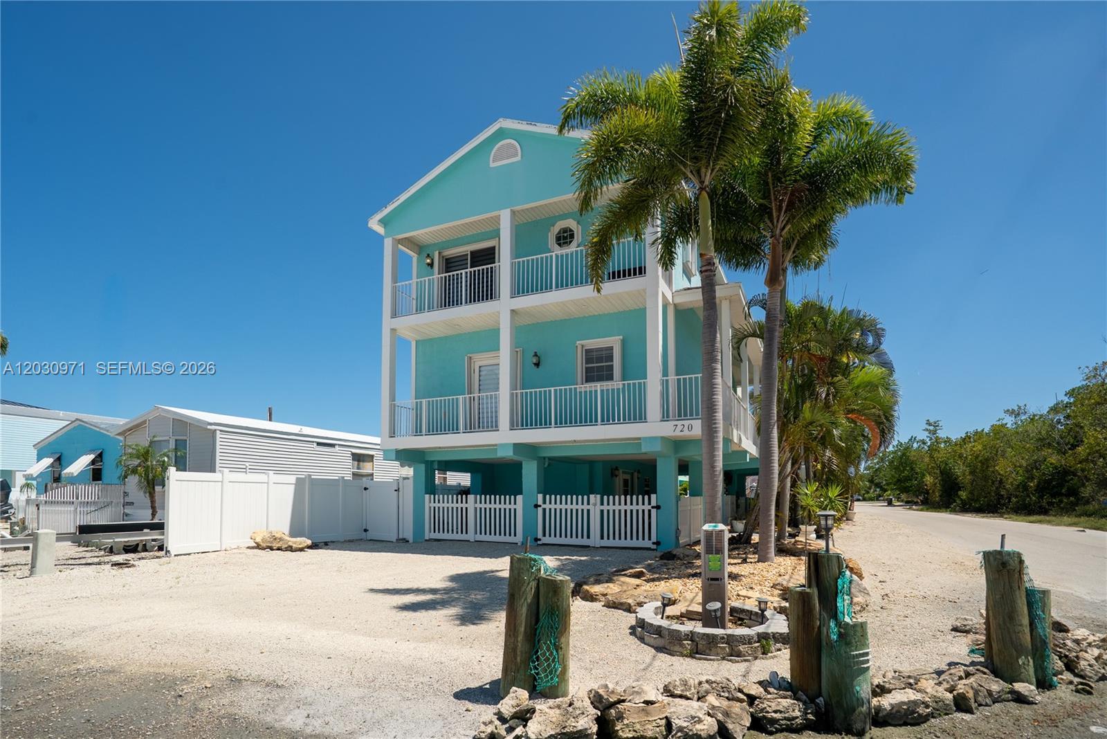 720 Boyd Dr, Key Largo FL 33037 photo 2