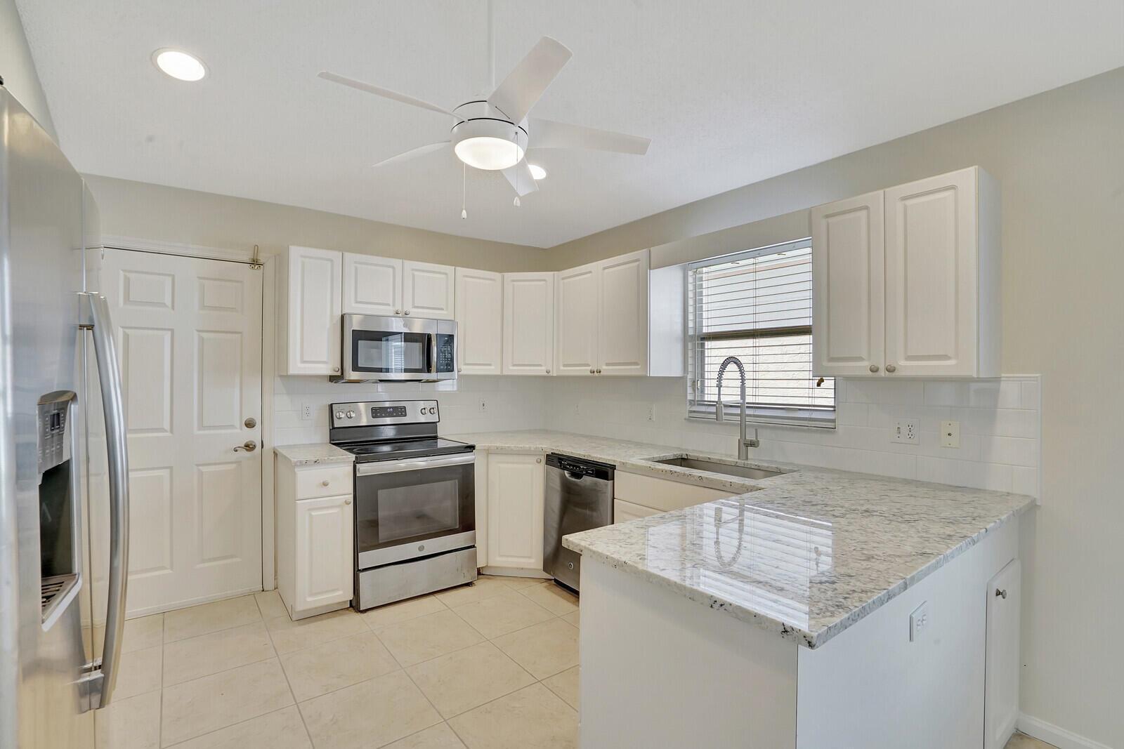 1022 Island Manor Drive, FL 33413 photo 2