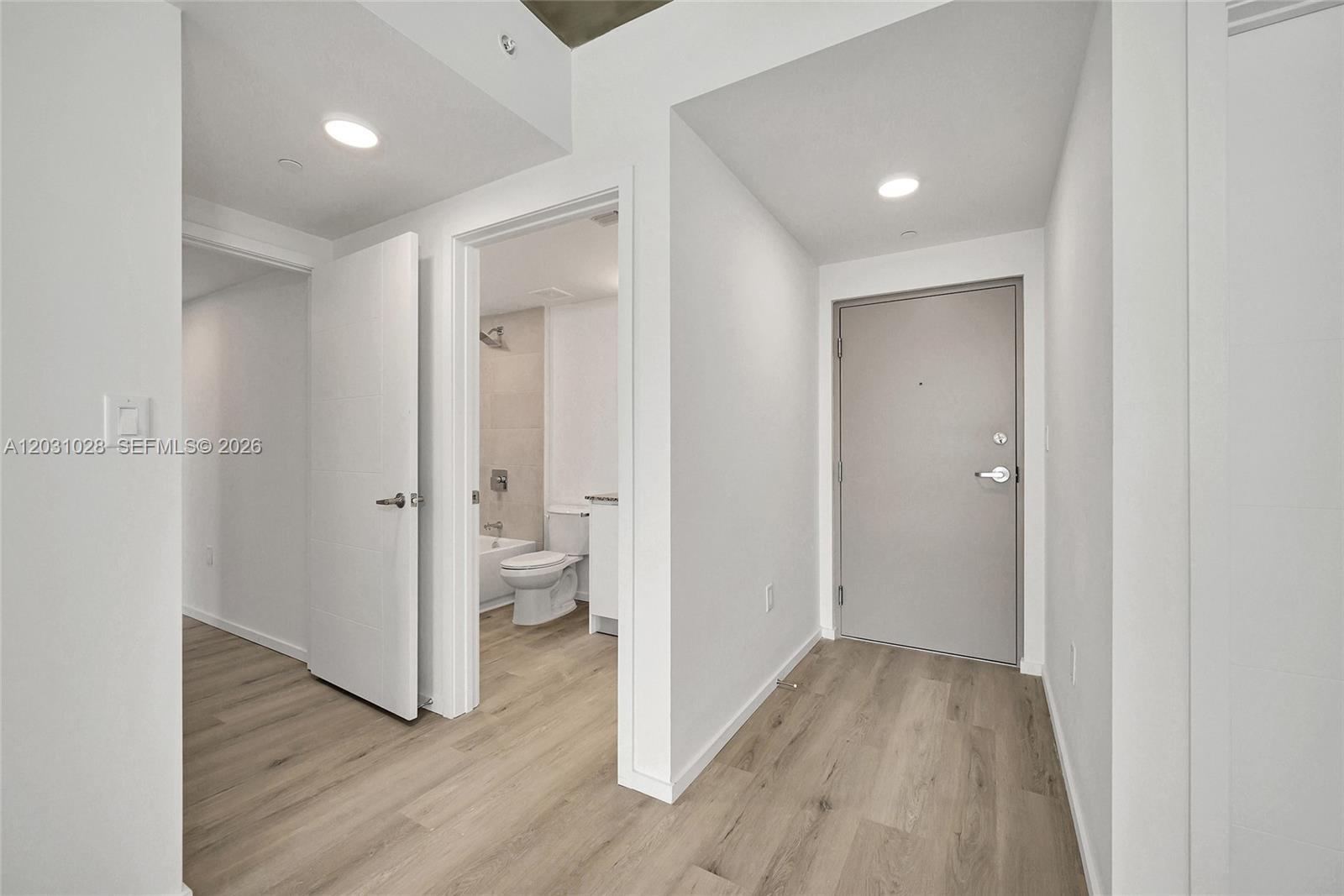 475 NE 125th # 504, North Miami FL 33161 photo 2