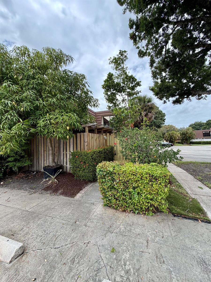 2213 22nd Lane, Palm Beach Gardens FL 33418 photo 2