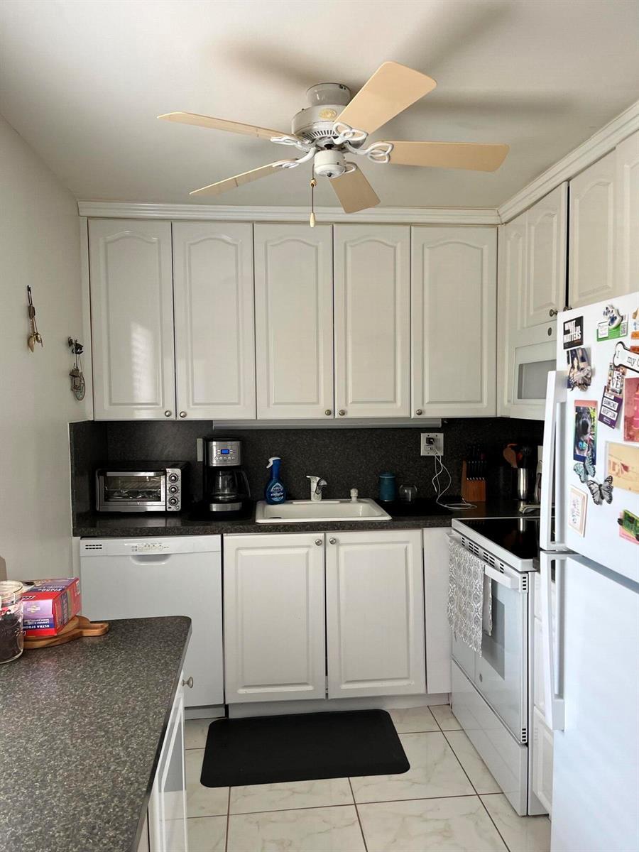 358 Burgundy H, Delray Beach FL 33484 photo 2
