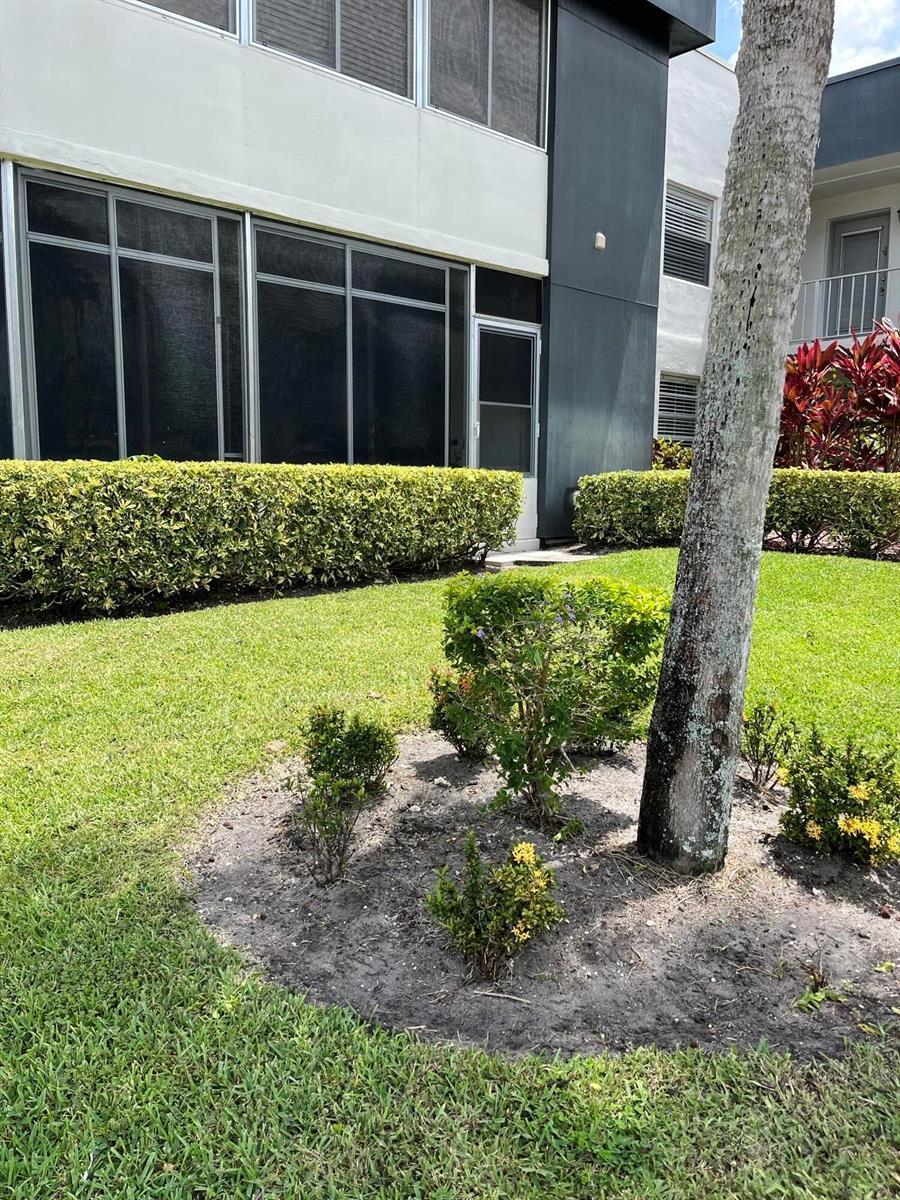 358 Burgundy H, Delray Beach FL 33484 photo 3