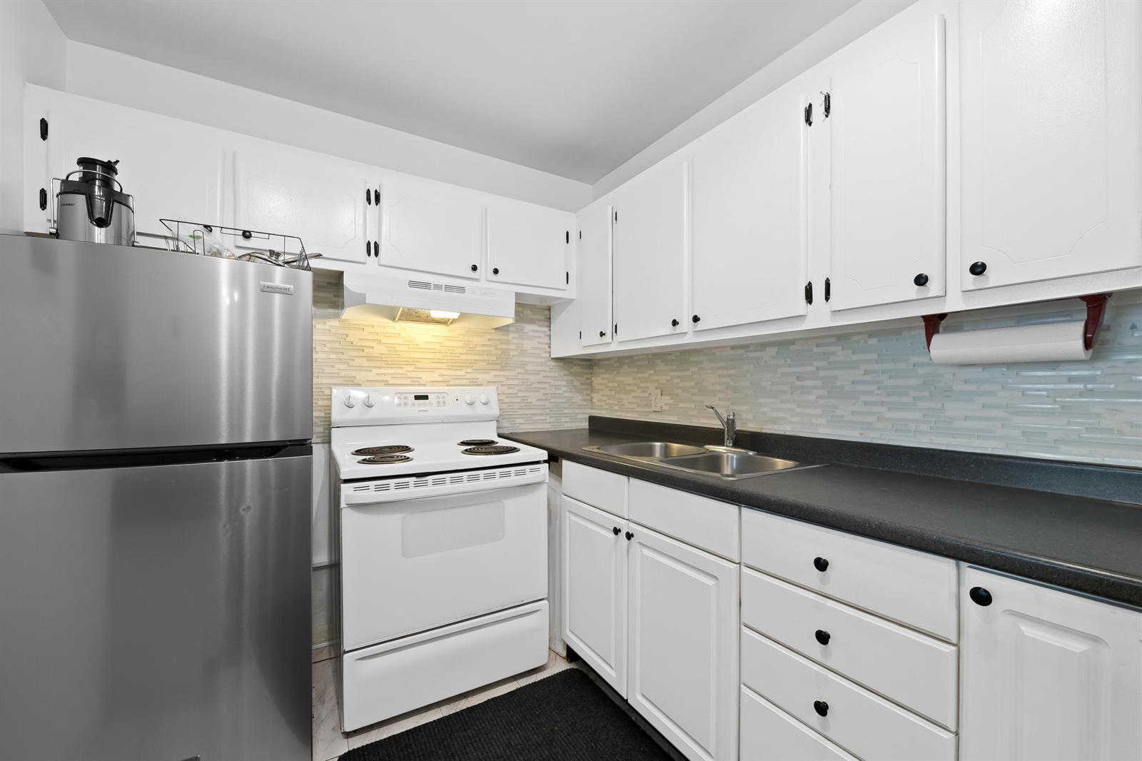 170 Canterbury H, West Palm Beach FL 33417 photo 2
