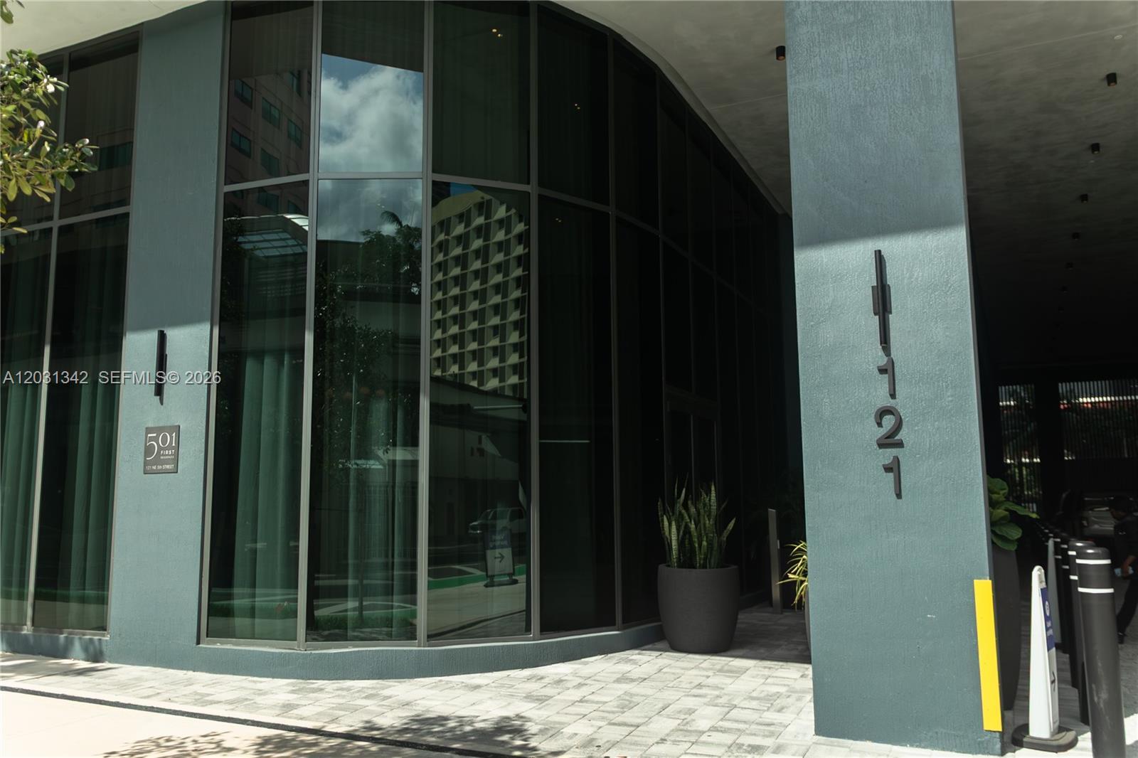 121 NE 5th St # 1012A, Miami FL 33132 photo 2