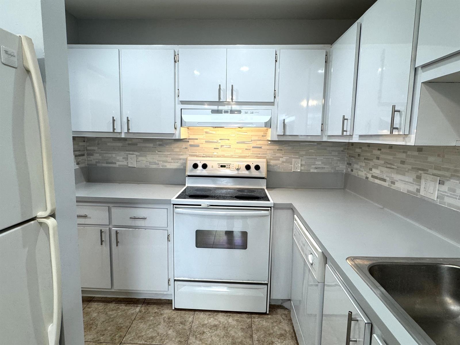 1100 Boxwood Drive # 101, Delray Beach FL 33445 photo 2