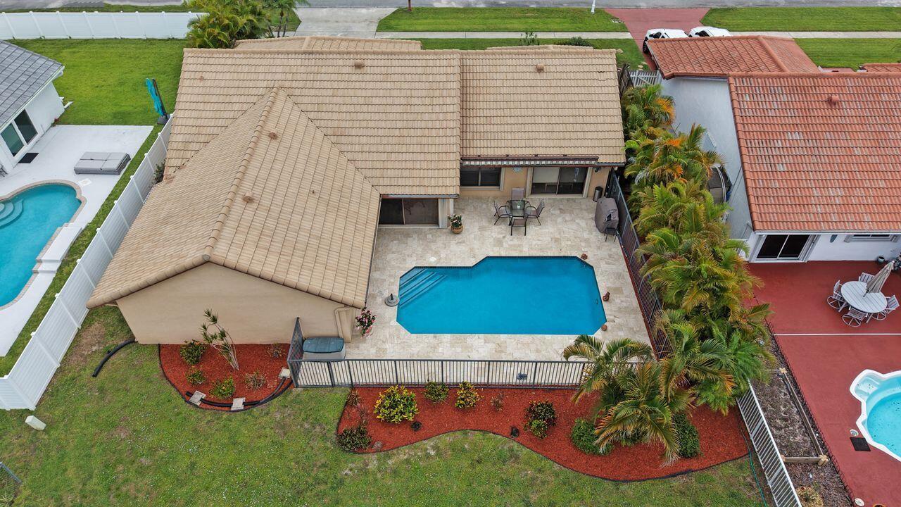 6063 Sunberry Circle, Boynton Beach FL 33437 photo 2