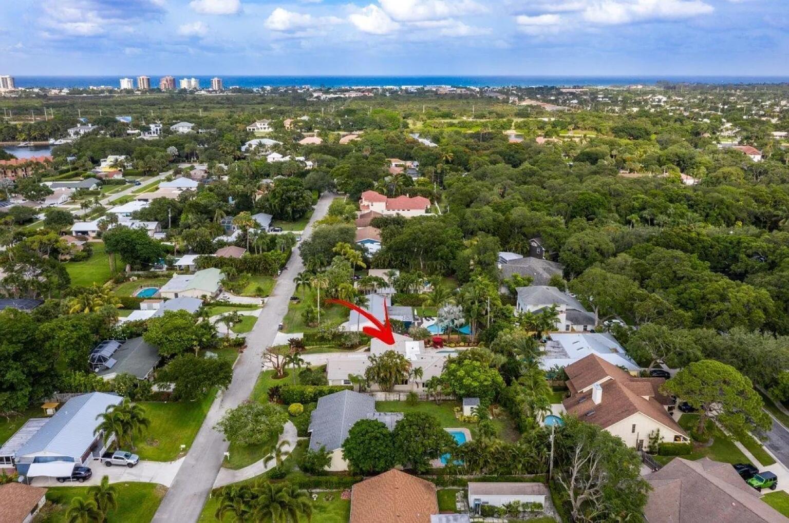 2436 Holly Lane NE, Palm Beach Gardens FL 33410 photo 2