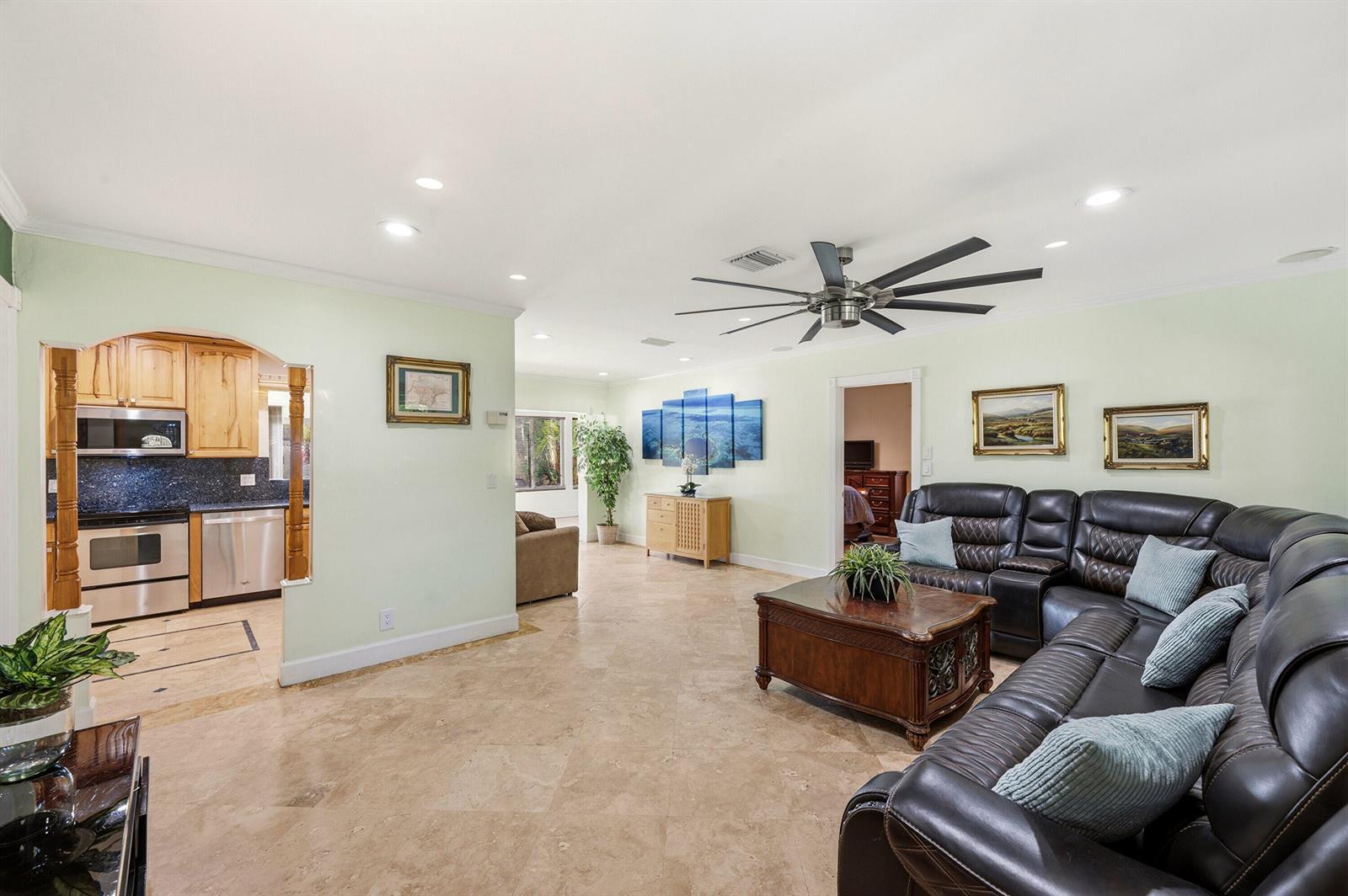 390 SE 12th Avenue, Pompano Beach FL 33060 photo 2