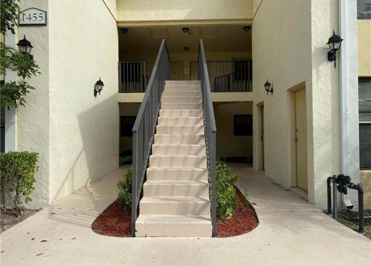 1455 Lake Crystal Drive # H, West Palm Beach FL 33411