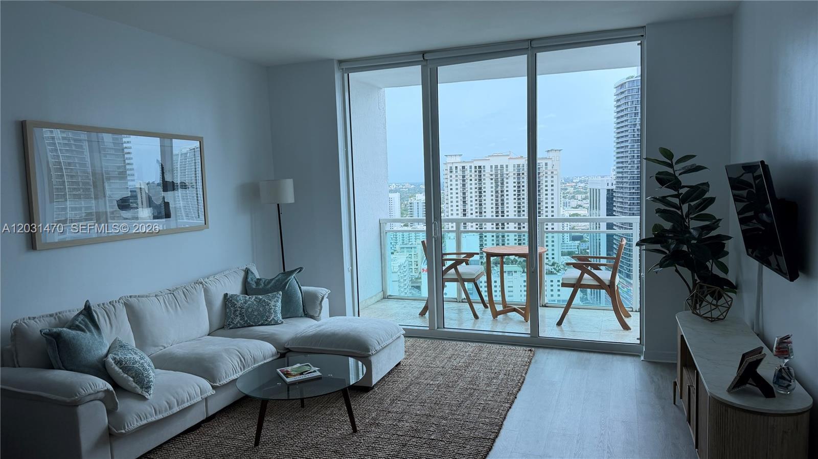 Miami, FL 33131 photo 5