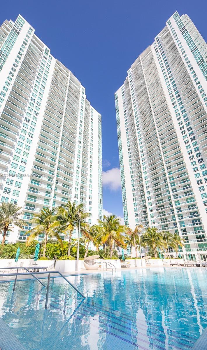 Miami, FL 33131 photo 4